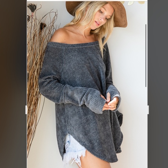 Velvety Soft Thumbhole Tunic Top - Picture 7 of 15